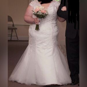 Plus size wedding dress and veil